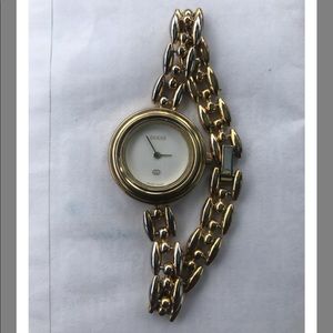 Gucci Gold 1100l Bezel Gold-tone Quartz Watch
